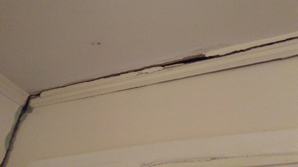 Crack Between Wall And Ceiling