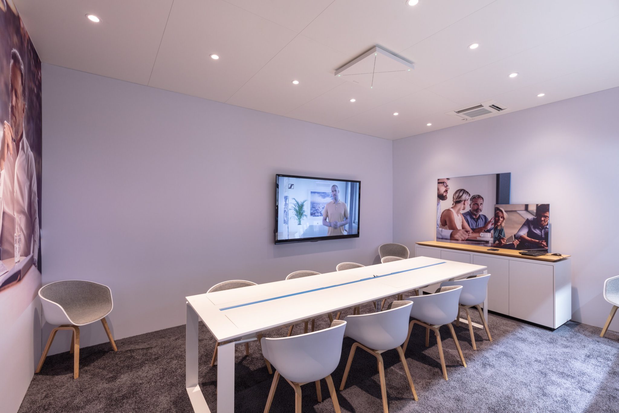 Elevate Meetings with a Cutting-Edge Conference Room Ceiling Microphone 