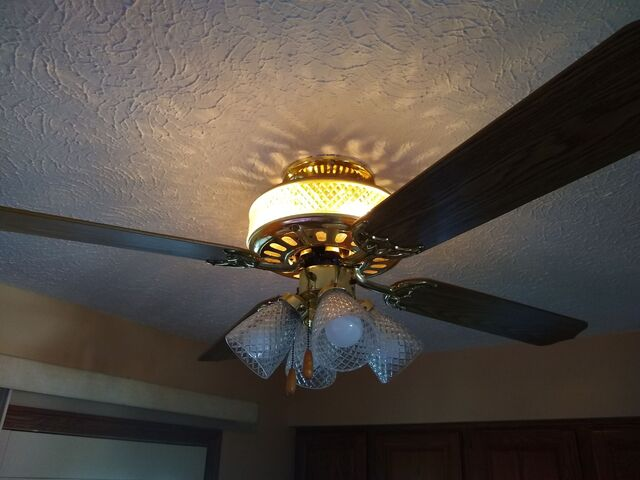 Ceiling Fan With Uplight